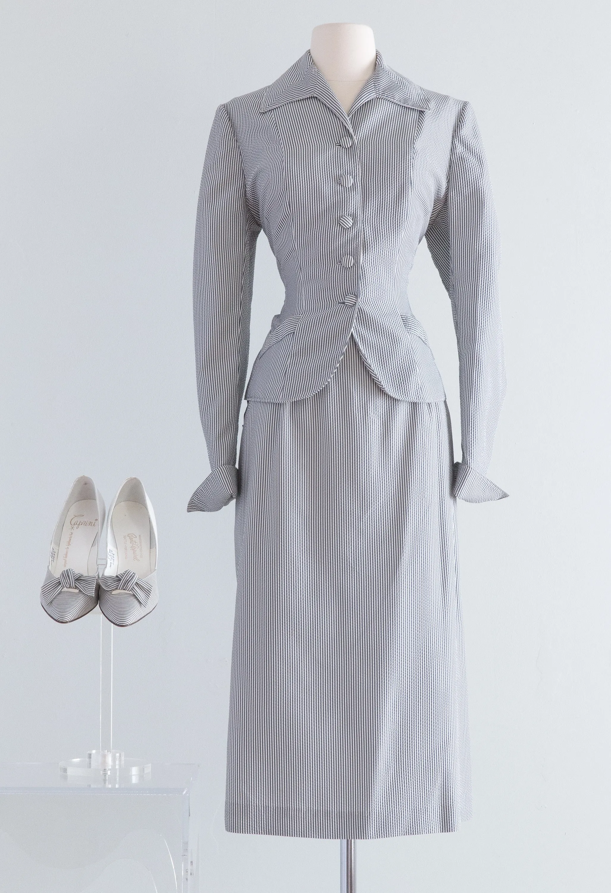 1950's Grey & White Seersucker Suit With Matching Shoes / Medium