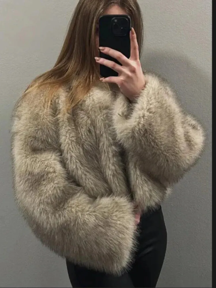 Fashionkova Iconic Street Fashion Week Luxury Brand Gardient Cropped Faux Fur Coat Women Winter 2024 Hot Cool Girls Fluffy Short Fur Jacket