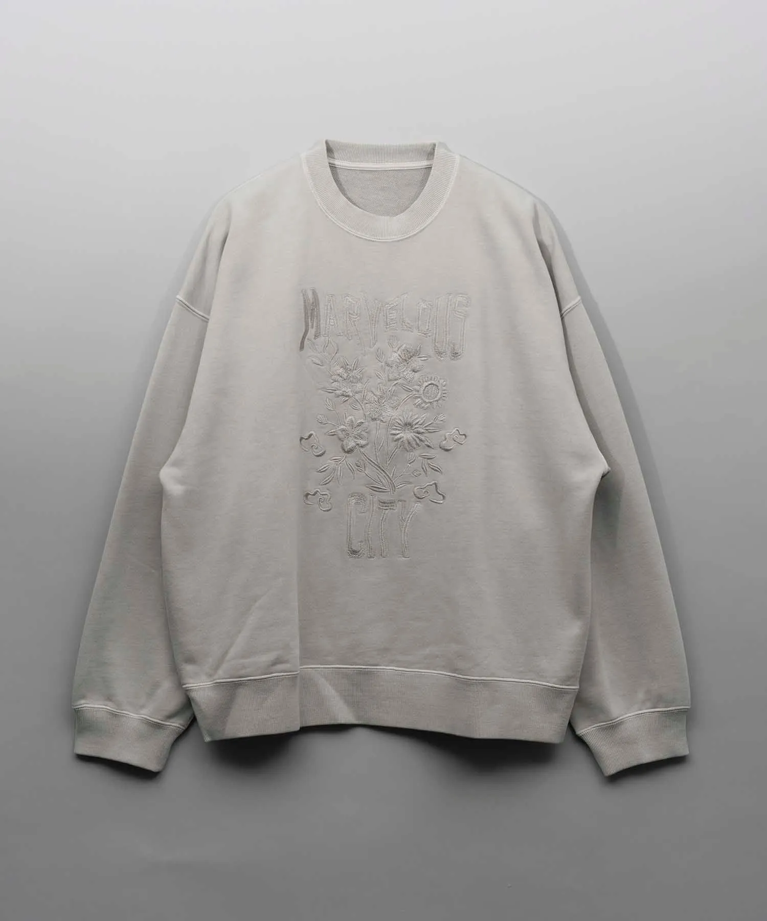 Prime-Over Flower Embroidery Pigment Crew Neck Sweat Pullover